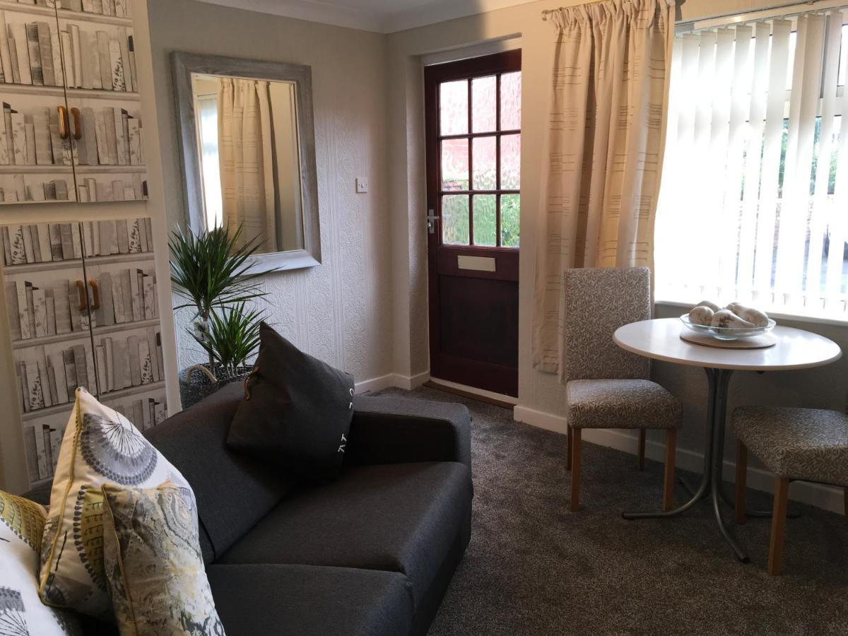Mode - The Old School House Apartment Lytham St Annes Bagian luar foto