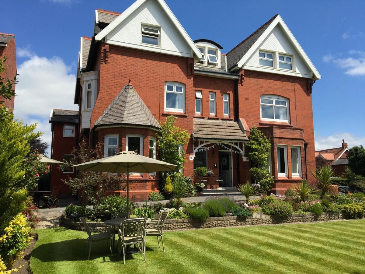 Mode - The Old School House Apartment Lytham St Annes Bagian luar foto