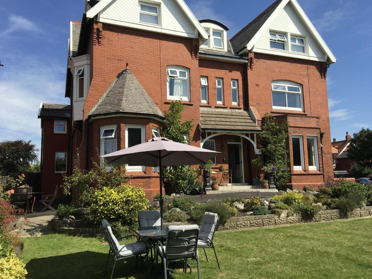 Mode - The Old School House Apartment Lytham St Annes Bagian luar foto